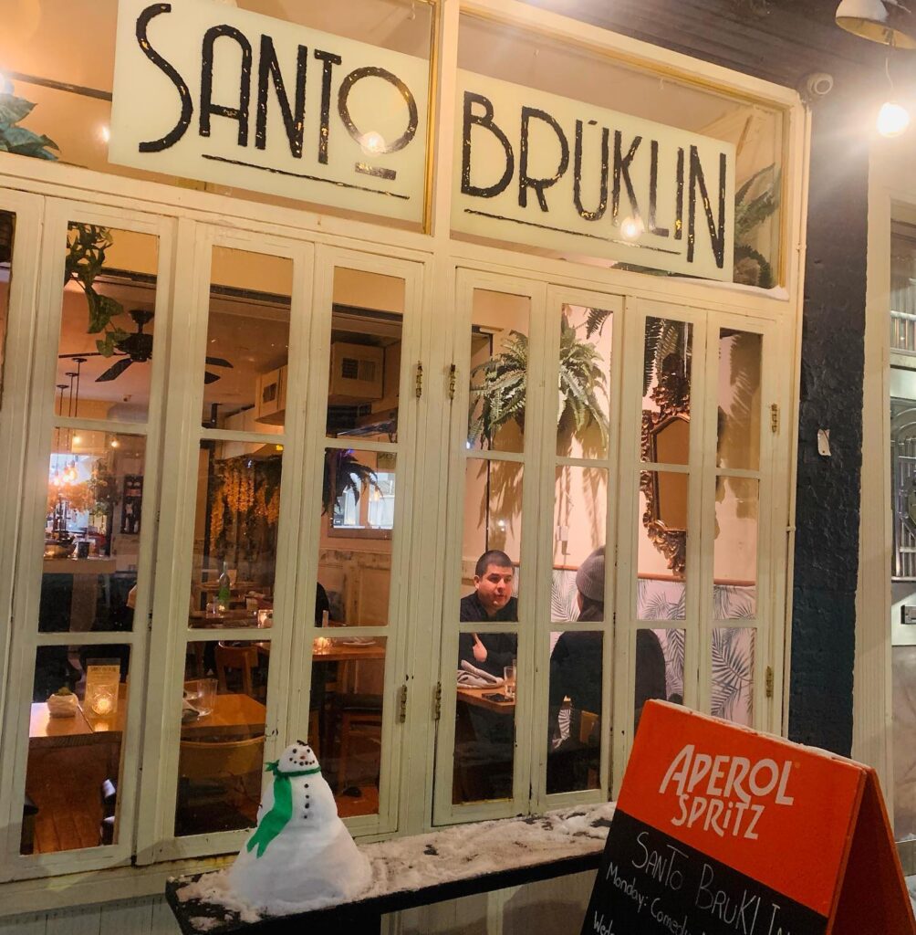 Framed windows bearing the Santo Bruklin logo