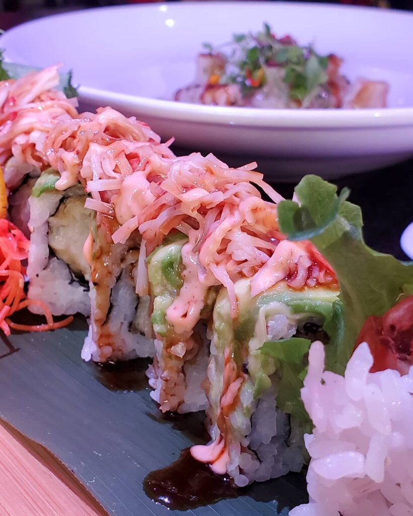 Sushi roll and rice at Mamasushi
